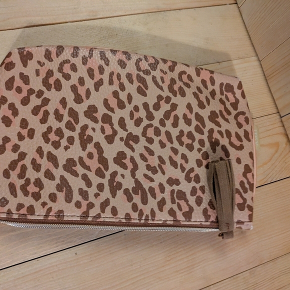 ipsy Leopard Print Clutch - Picture 4 of 4